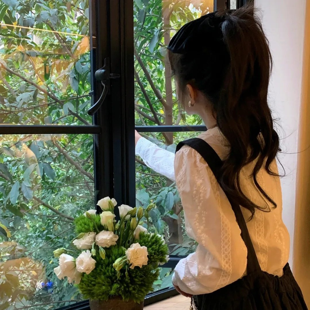 阳台上的女人们